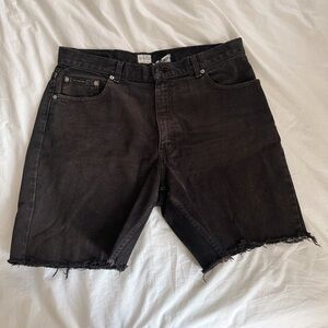 Vintage Levi’s / Black Cut-Off Long Shorts / 34